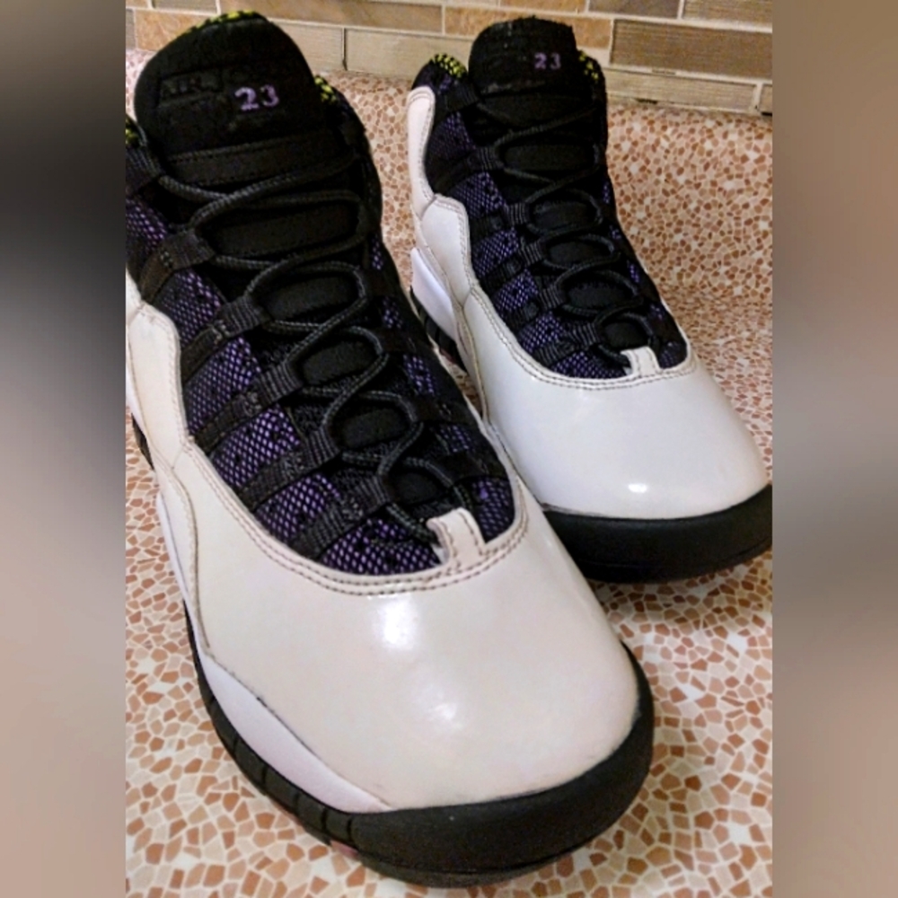 *Air Jordan* (circa 2011) 10 RETRO "Violet - Pop"....